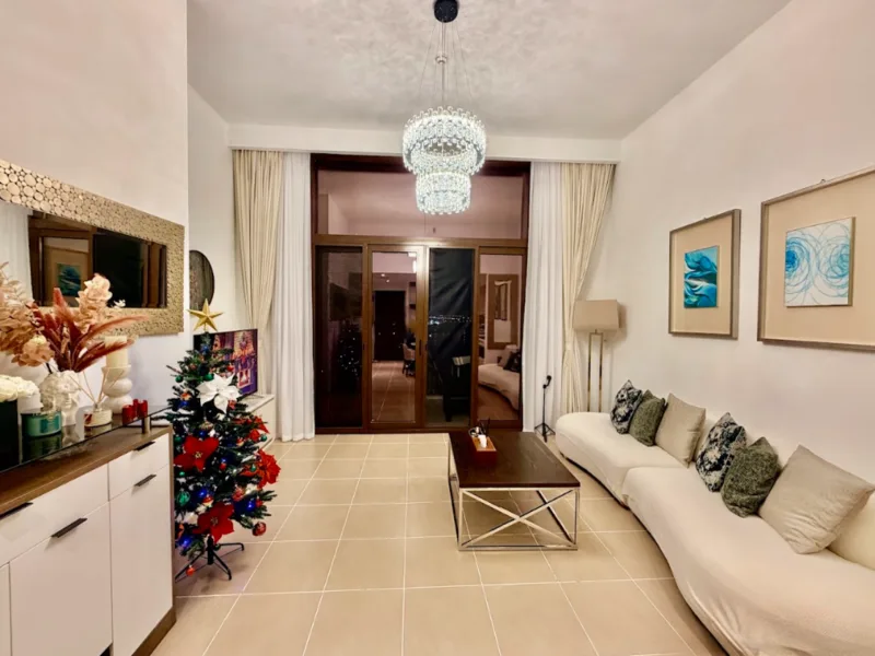 Fully Furnished 2BR